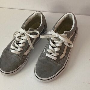 Vans old school low top Gray and White suede size 4junior